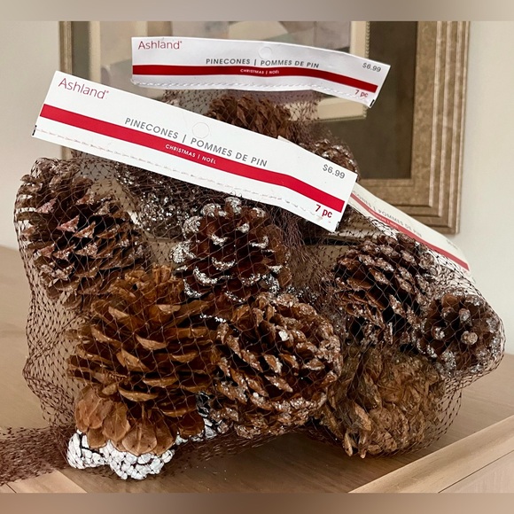 Pine cones (NWT) 3 pkg of 7pc = 21 pc cones - home decor - Picture 3 of 13